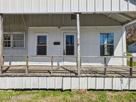 711 E Lessley St in Rayne, LA - Building Photo