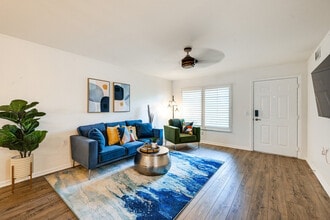 4940 Cougar Ct S in Naples, FL - Foto de edificio - Building Photo