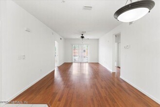 8215 Green Parrot Rd in Jacksonville, FL - Building Photo - Building Photo