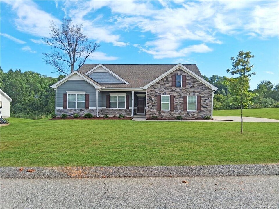 142 Planters Ln in Coats, NC - Building Photo