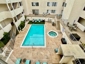 17440 Burbank Blvd in Los Angeles, CA - Building Photo