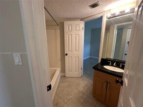 10401 W Broward Blvd, Unit #301 in Plantation, FL - Building Photo - Building Photo