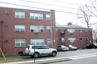 67 Elmore Ave in Englewood, NJ - Foto de edificio - Building Photo