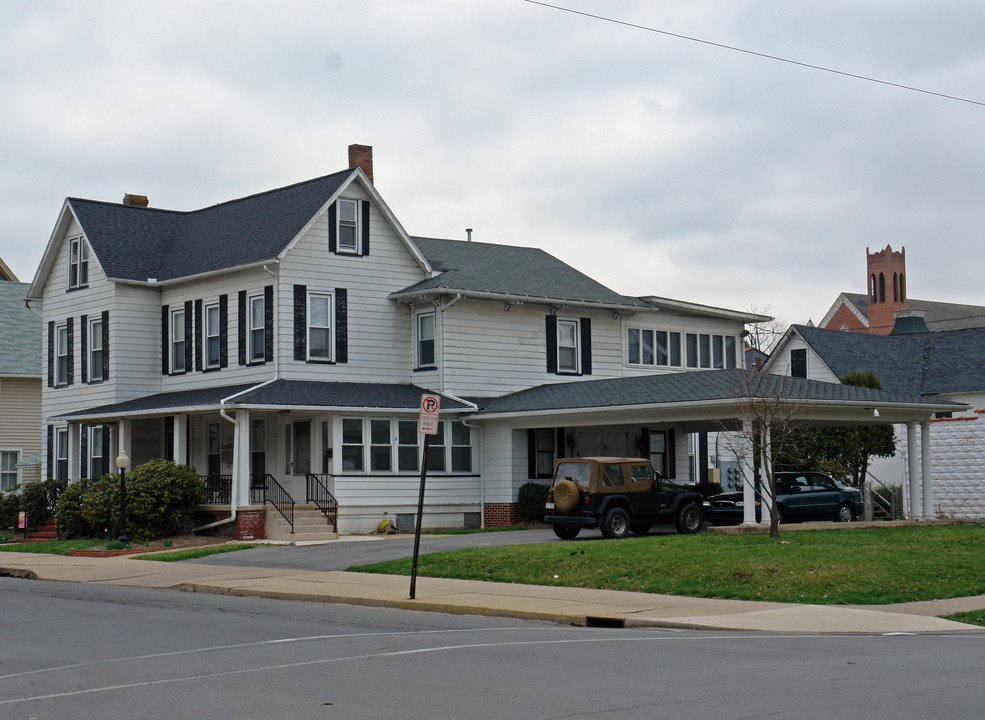 115 W Church St in Lock Haven, PA - Building Photo