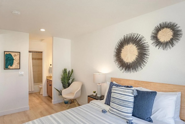 300 Glenwood Cir in Monterey, CA - Building Photo - Building Photo