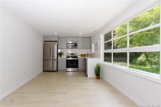 308 Chestnut Hill Rd in Wilton, CT - Building Photo - Building Photo