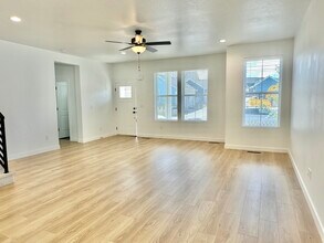 6992 W Granbury Dr in South Jordan, UT - Building Photo - Building Photo