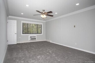 26 Perry St in Lindenhurst, NY - Building Photo - Building Photo