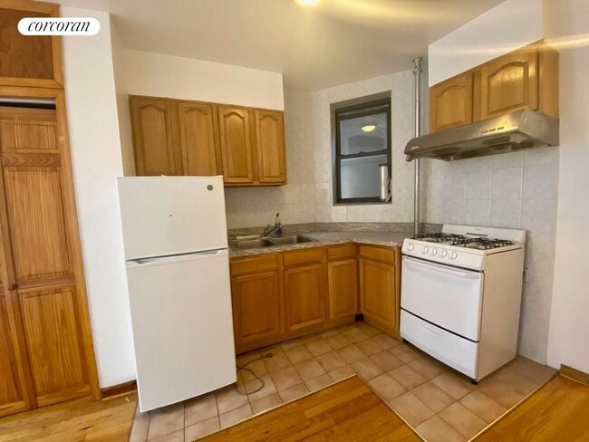 172 Mulberry St in New York, NY - Building Photo - Building Photo