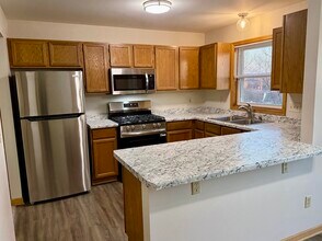 2042 Cliff Alex Ct S, Unit 3 in Waukesha, WI - Building Photo - Building Photo