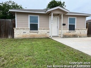 106 Carranza St in San Antonio, TX - Foto de edificio