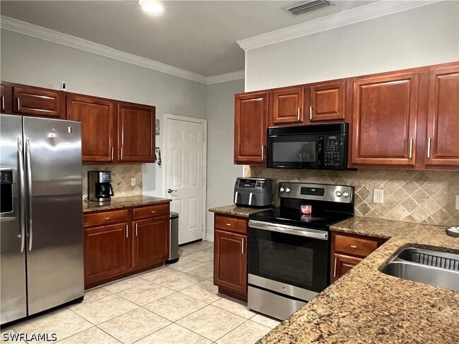 property at 884 Hampton Cir