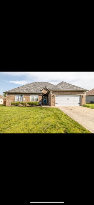 1107 E Torrey Pines Dr in Ozark, MO - Building Photo