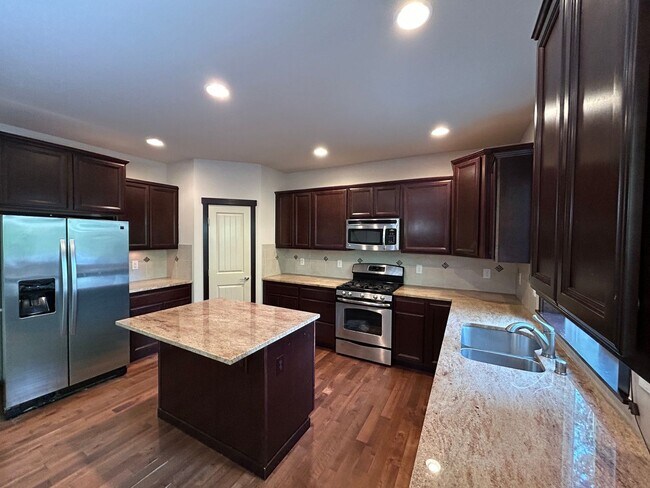 Beautiful 4 Bed, 3 Bath Home in Lynnwood in Lynnwood, WA - Building Photo - Building Photo