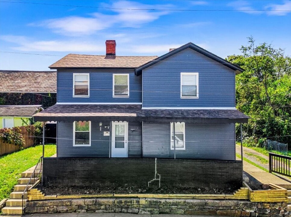 315 12th St in Beaver Falls, PA - Building Photo
