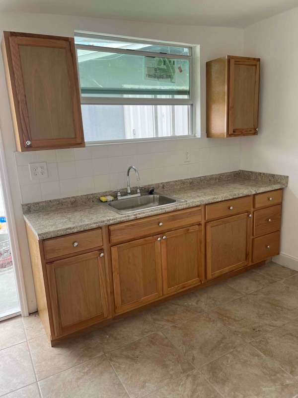 2111 NW 60th Ave in Sunrise, FL - Foto de edificio - Building Photo