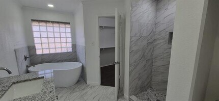 7000 Bentley Ave in Fort Worth, TX - Building Photo - Building Photo