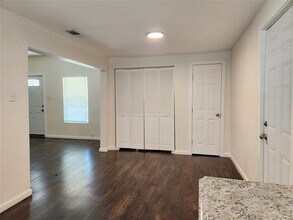 2545 Metropolitan Ave in Dallas, TX - Building Photo - Building Photo