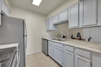 539 Wright St, Unit 201 in Lakewood, CO - Foto de edificio - Building Photo