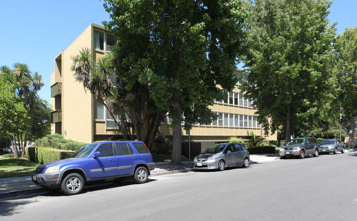 Bellevue Apartments in Burlingame, CA - Building Photo