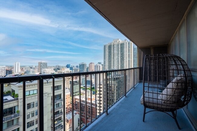 10 E Ontario St, Unit 3107 in Chicago, IL - Foto de edificio - Building Photo