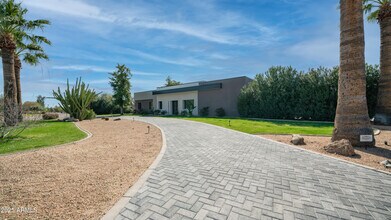 7417 E Paradise Dr in Scottsdale, AZ - Building Photo - Building Photo