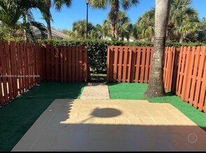 5470 NW 107th Ave in Doral, FL - Building Photo - Building Photo