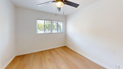 CLR - Claire Manor in Los Angeles, CA - Foto de edificio - Building Photo