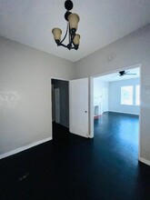 327 W Huisache Ave, Unit 1 in San Antonio, TX - Building Photo - Building Photo