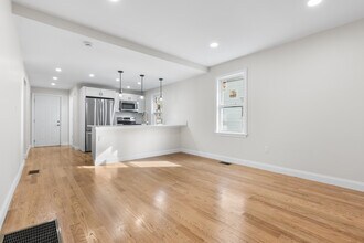 322 Jefferson Ave, Unit 1 in Salem, MA - Foto de edificio - Building Photo