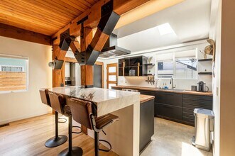 2735 Westwood Blvd in Los Angeles, CA - Foto de edificio - Building Photo