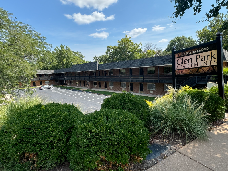 129 E Lockwood Ave-Unit -19 in Webster Groves, MO - Building Photo