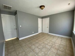 413 Colonial Ave in Hampton, VA - Building Photo - Building Photo