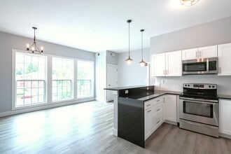 Beacon Falls - Lofts at 50 Leonard in Beacon, NY - Foto de edificio - Building Photo