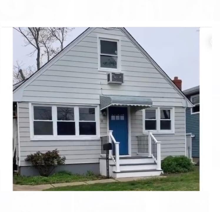 98 North Rd in Babylon, NY - Building Photo