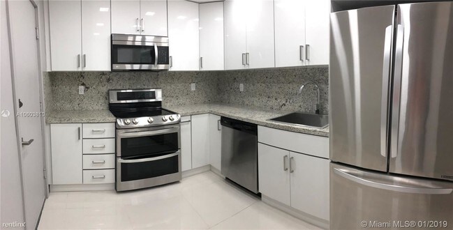 9500 W Bay Harbor Dr in Bay Harbor Islands, FL - Building Photo - Building Photo