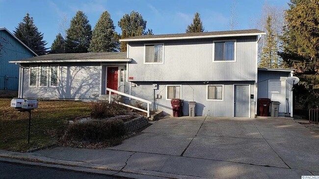 350 NW Dillon St, Unit Upstairs in Pullman, WA - Foto de edificio - Building Photo