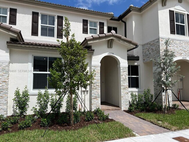 12235 NW 23rd Path in Miami Shores, FL - Building Photo - Building Photo