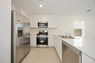 905 Pertuso Ln in Huffman, TX - Foto de edificio - Building Photo