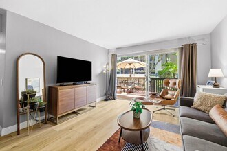 6202 Friars Rd in San Diego, CA - Foto de edificio - Building Photo