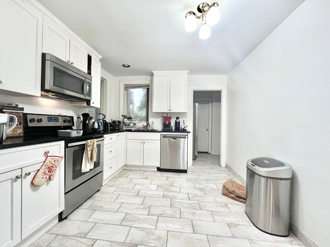 39 Saint Paul St, Unit 2