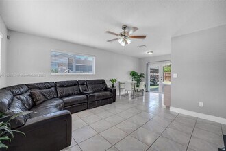 19400 SW 114th Ave in Miami, FL - Building Photo - Building Photo