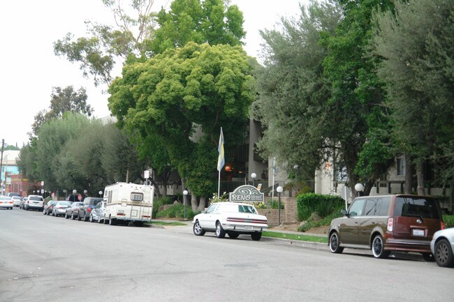 Reno Country Club Apartments in Los Angeles, CA - Building Photo - Building Photo