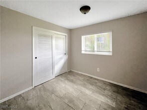 2210 Parkview Dr in Ft. Myers, FL - Building Photo - Building Photo