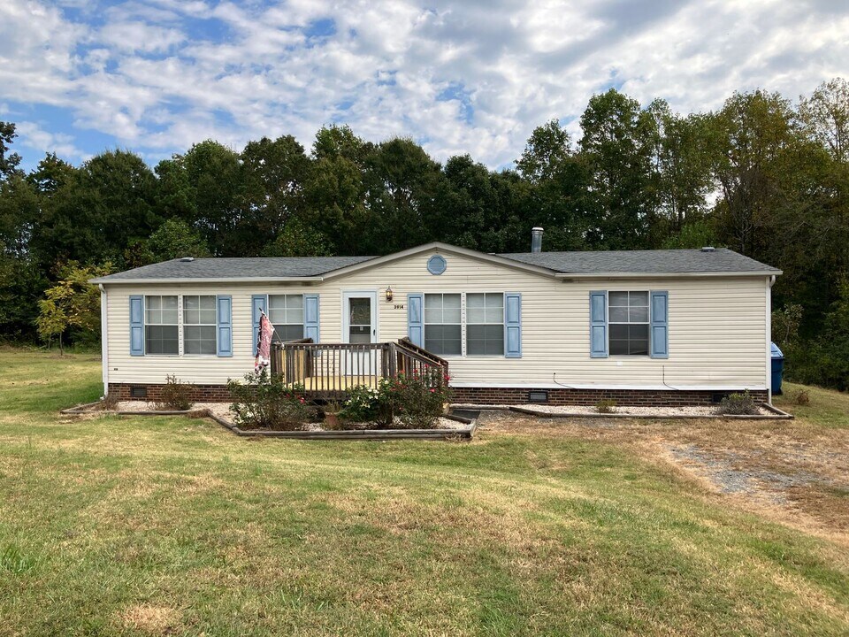 3914 S Hwy 127 in Hickory, NC - Building Photo