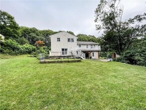 317 Weeping Willow Ln in Fairfield, CT - Building Photo - Building Photo