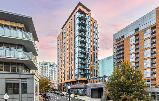 2000 Clarendon Blvd in Arlington, VA - Building Photo - Building Photo
