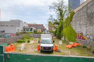 4021 27th St in Long Island City, NY - Building Photo - Building Photo