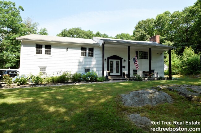 479 Westfield St, Unit 1 in Dedham, MA - Building Photo - Building Photo