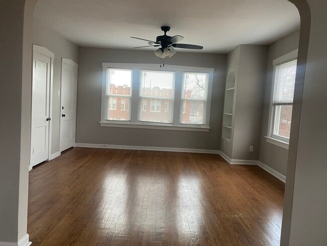 5301 W Winona St, Unit 2 in Chicago, IL - Foto de edificio - Building Photo